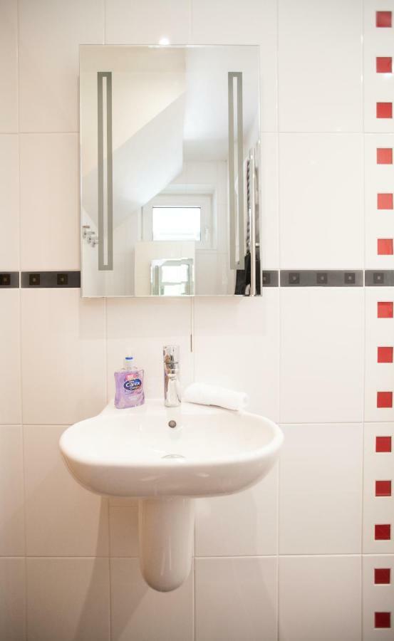 Honest University Apartment 2 เซาธ์แธมป์ตัน ภายนอก รูปภาพ